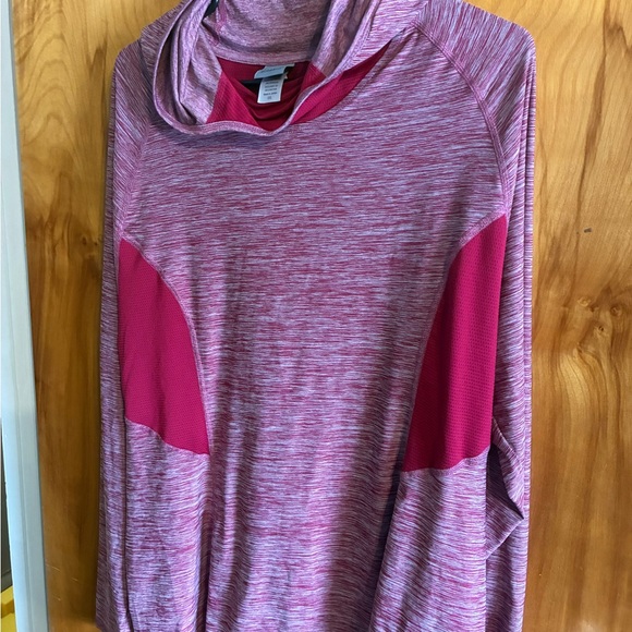 Assorted Bundle Athletic Tops - 7 Total - Picture 8 of 9